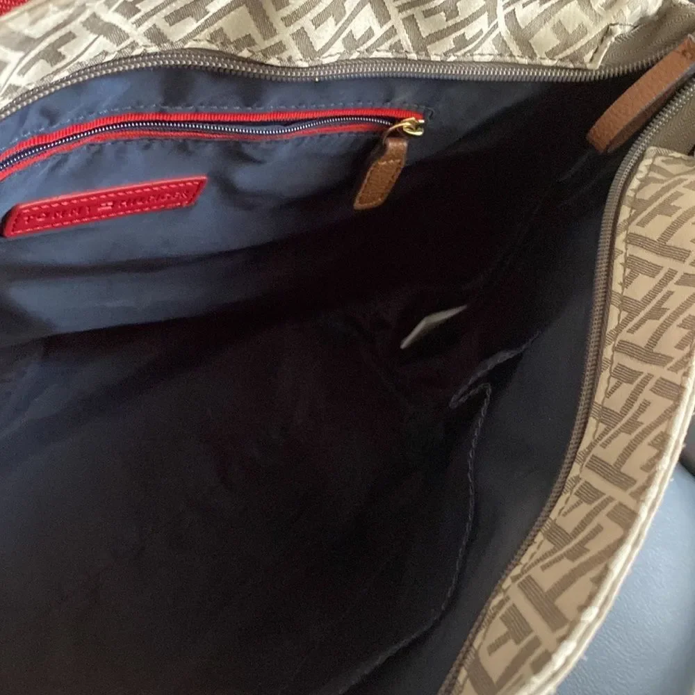 TOMMY HILFIGER brown logo monogram tote. - Picture 7 of 12